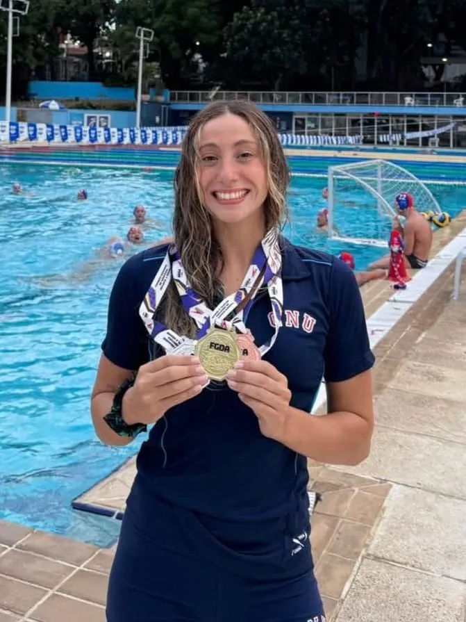 Foto sobre Pilar Cañedo: la nadadora sanducera que está reescribiendo la historia de la natación uruguaya